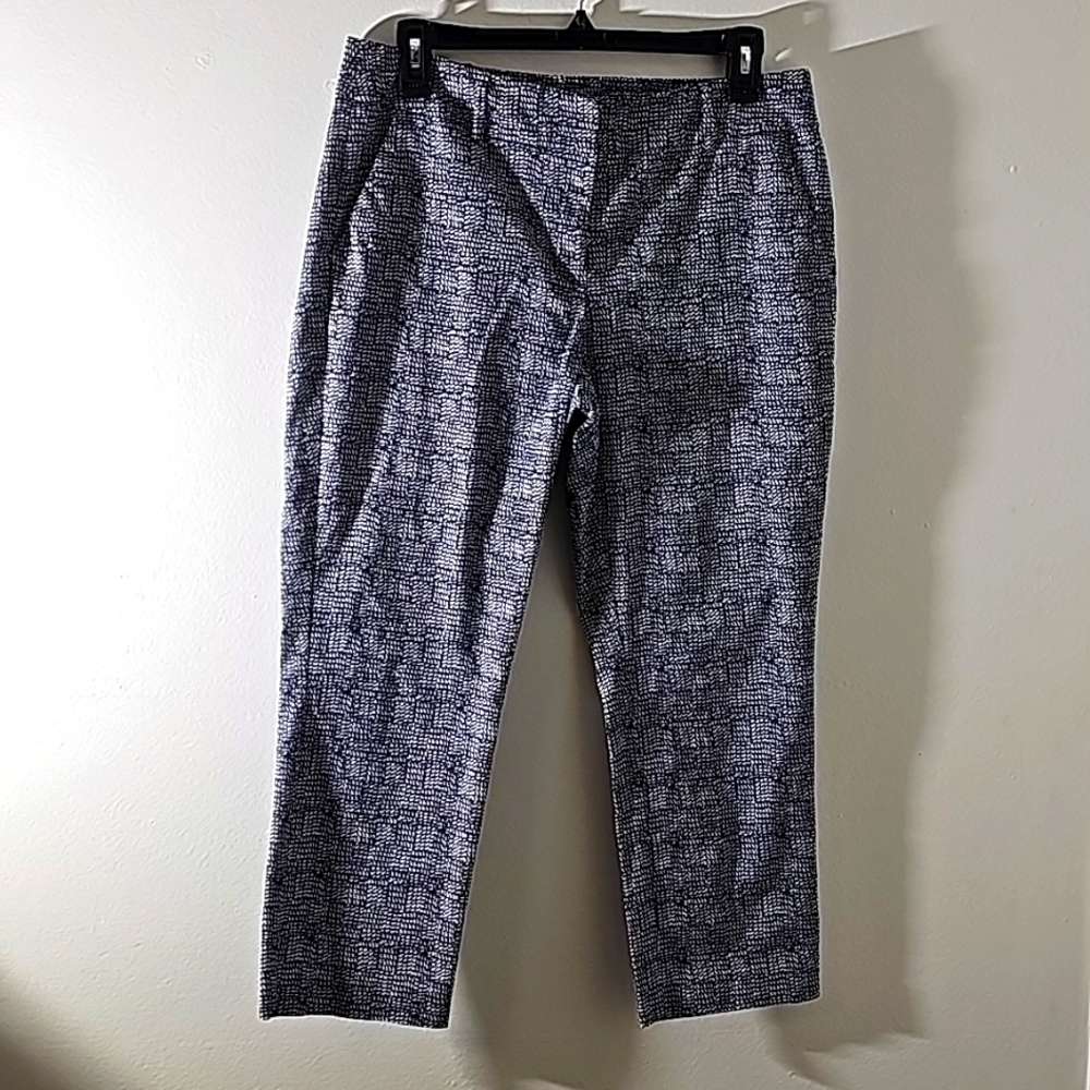 New York and Company women's pants. Blue with‎ white print .Size 8. Pockets.